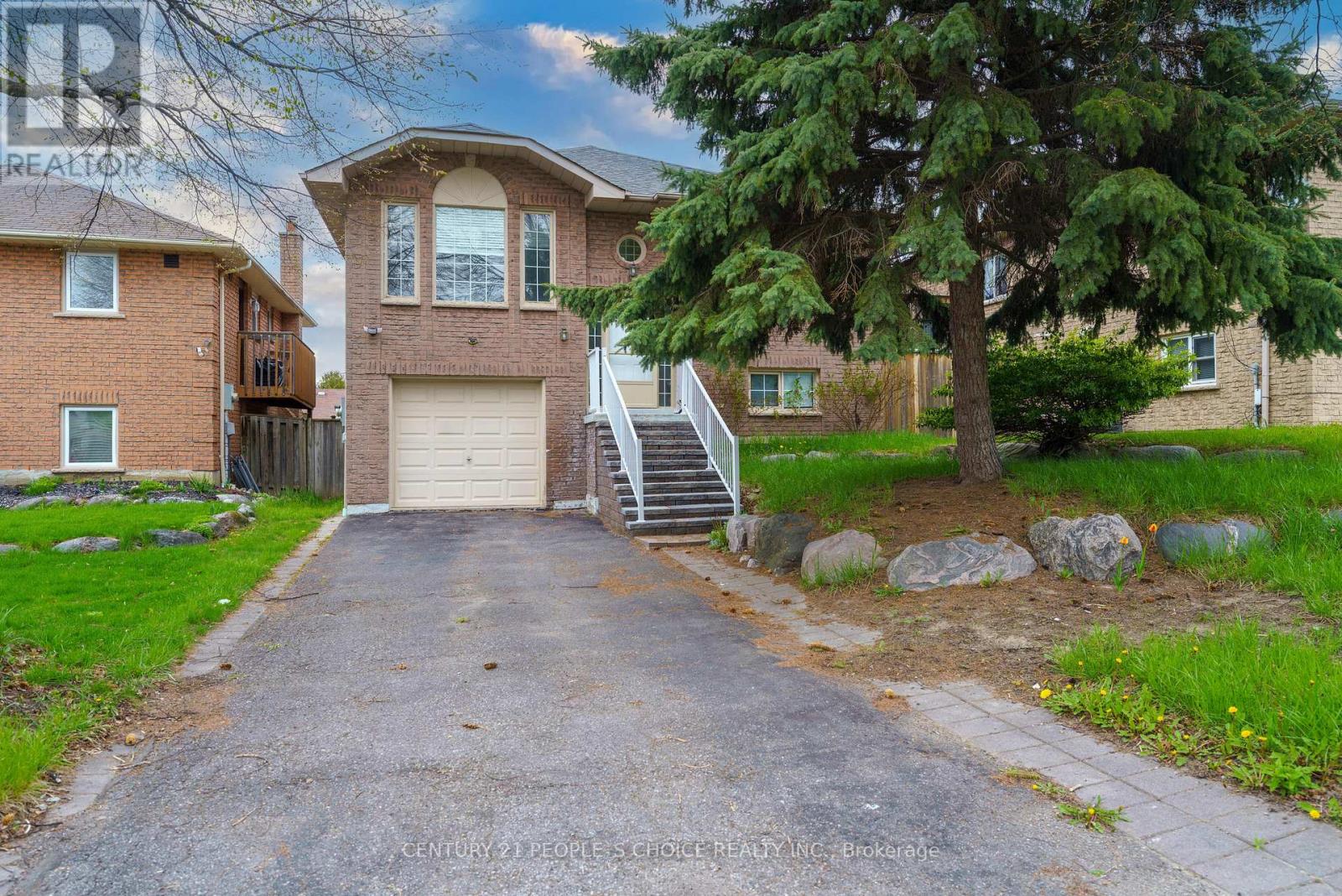 Detached at 4 HISCOX COURT, Whitby (Blue Grass Meadows)