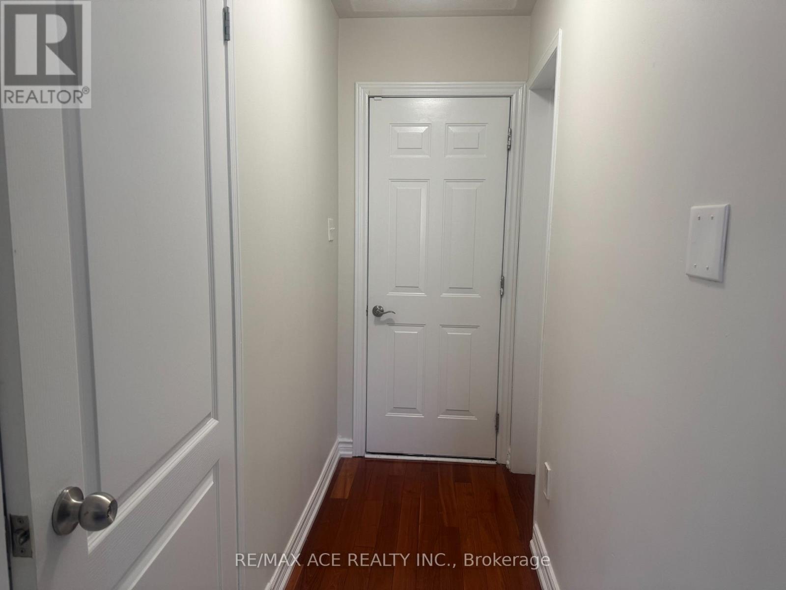 Detached at BSMT - 7 GLACIER CRESCENT, Toronto