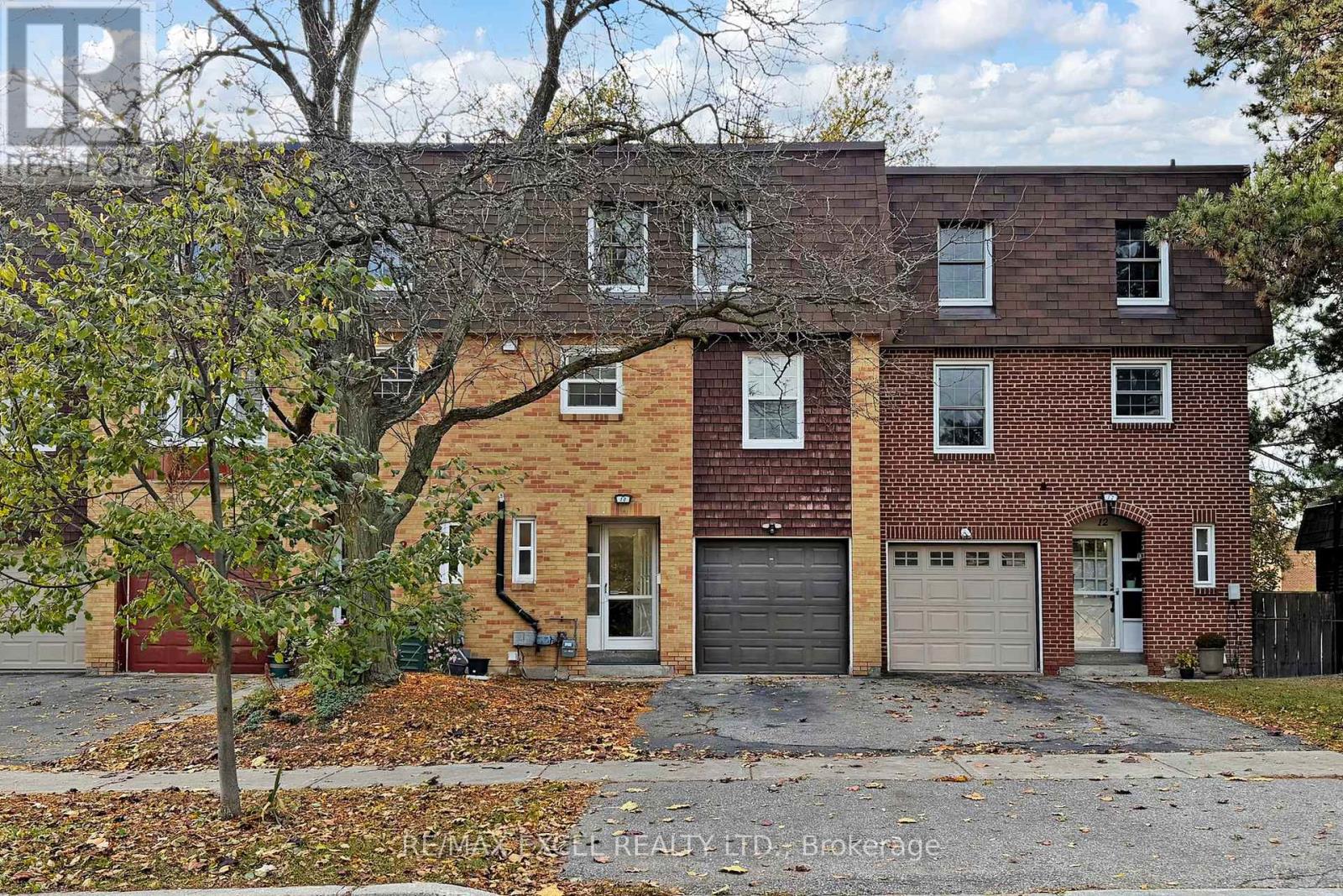 Townhouse at 10 CROCKAMHILL DRIVE, Toronto