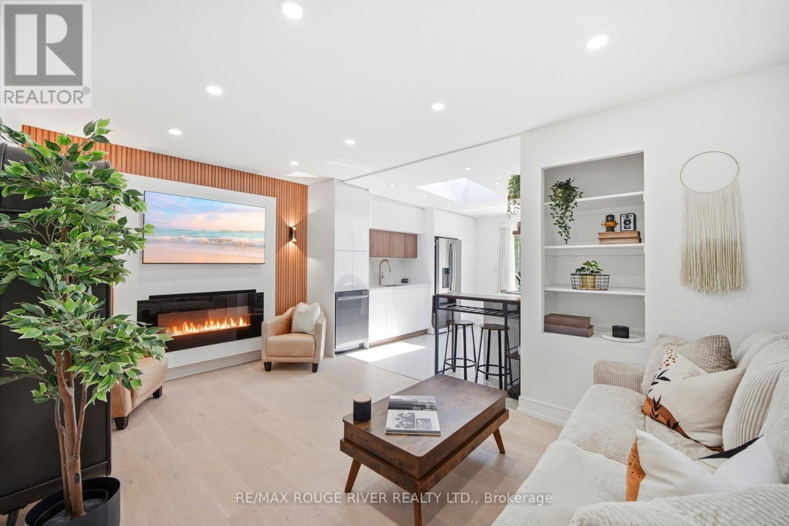 Detached at 243 QUEBEC STREET, Oshawa (Vanier)