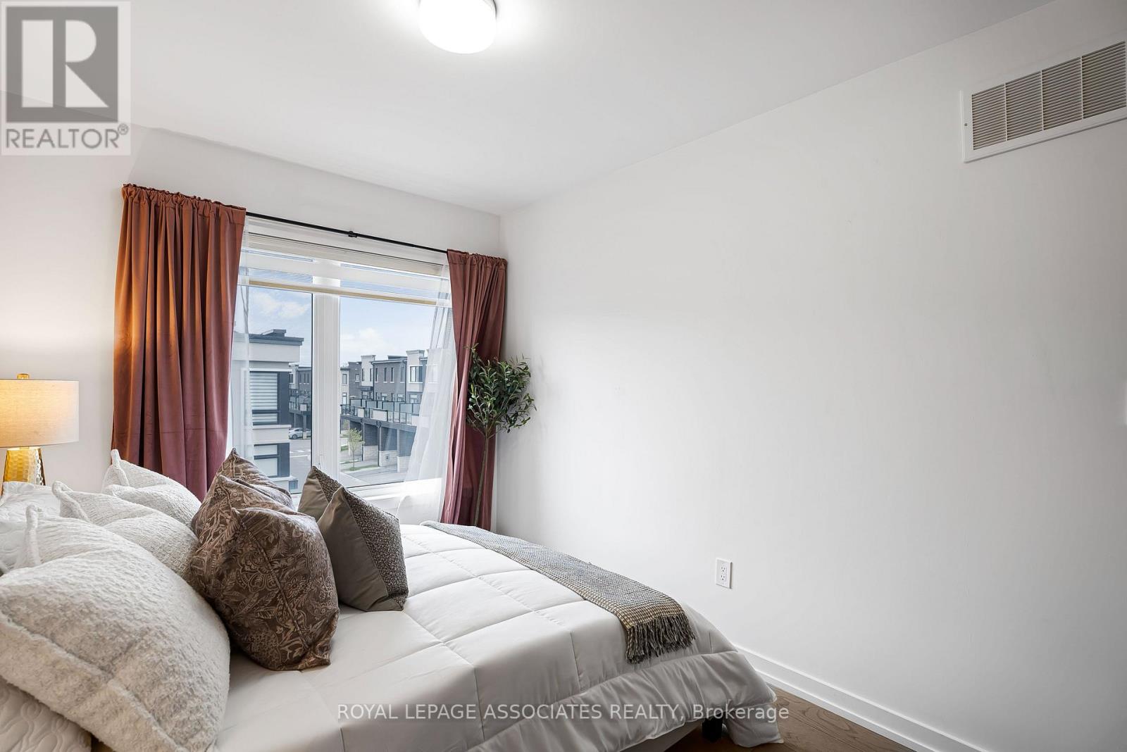 Townhouse at 1662 HIDDEN VALLEY GLEN, Pickering