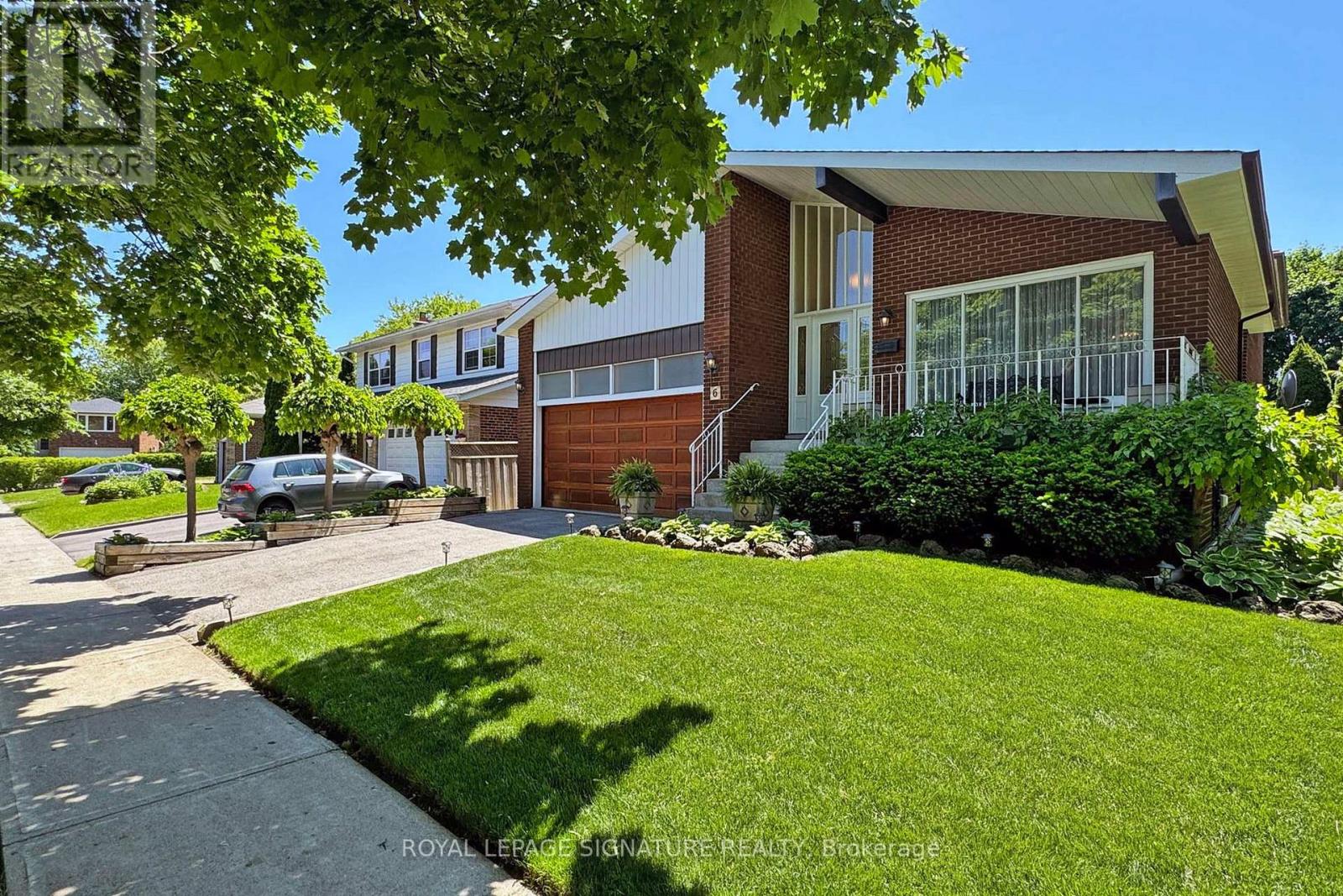 Detached at 6 KELVINWAY DRIVE, Toronto