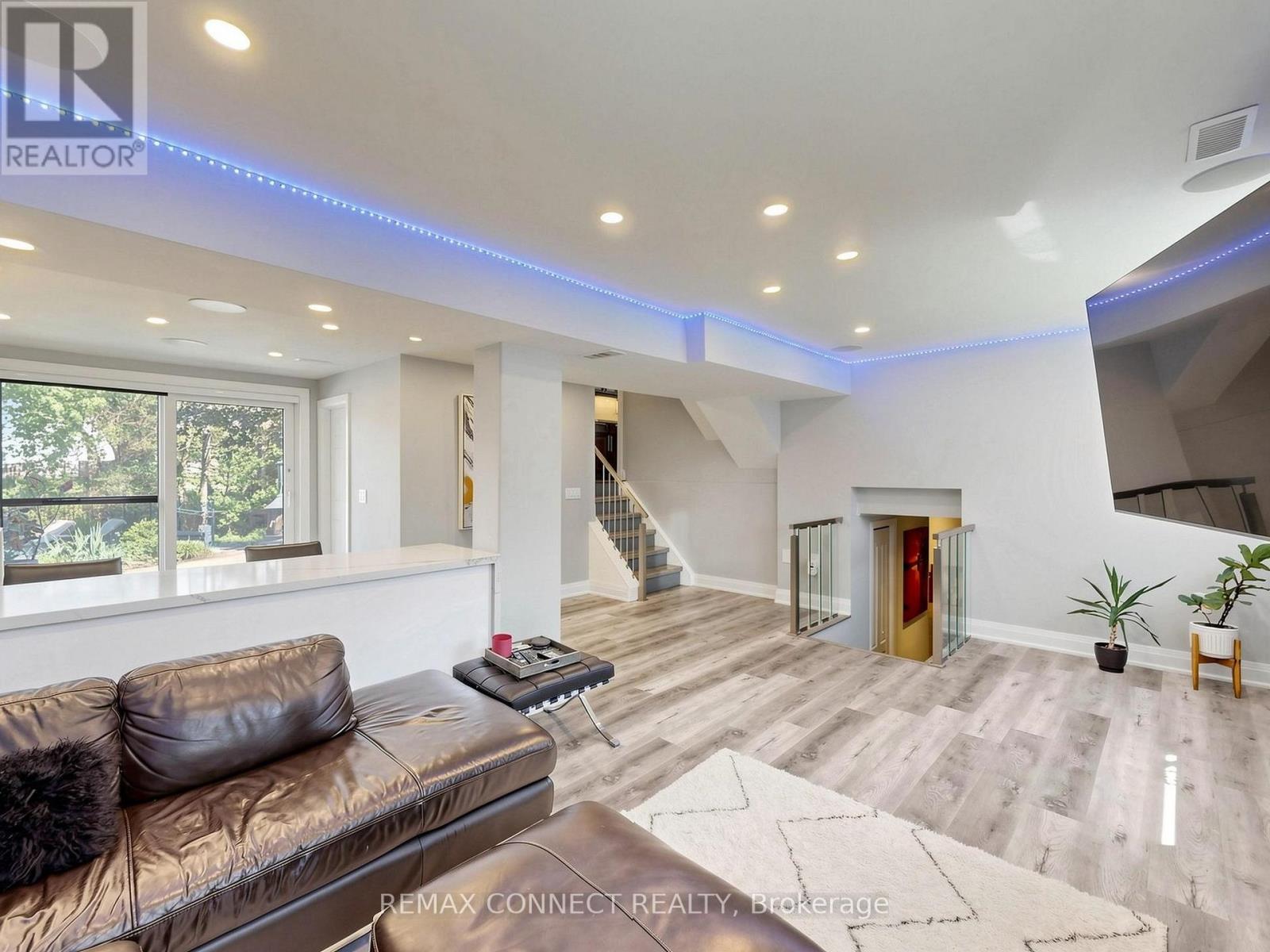 Detached at 58 RAVINE PARK CRESCENT, Toronto