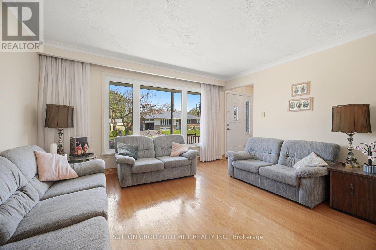 Detached at 99 SCARDEN AVENUE, Toronto