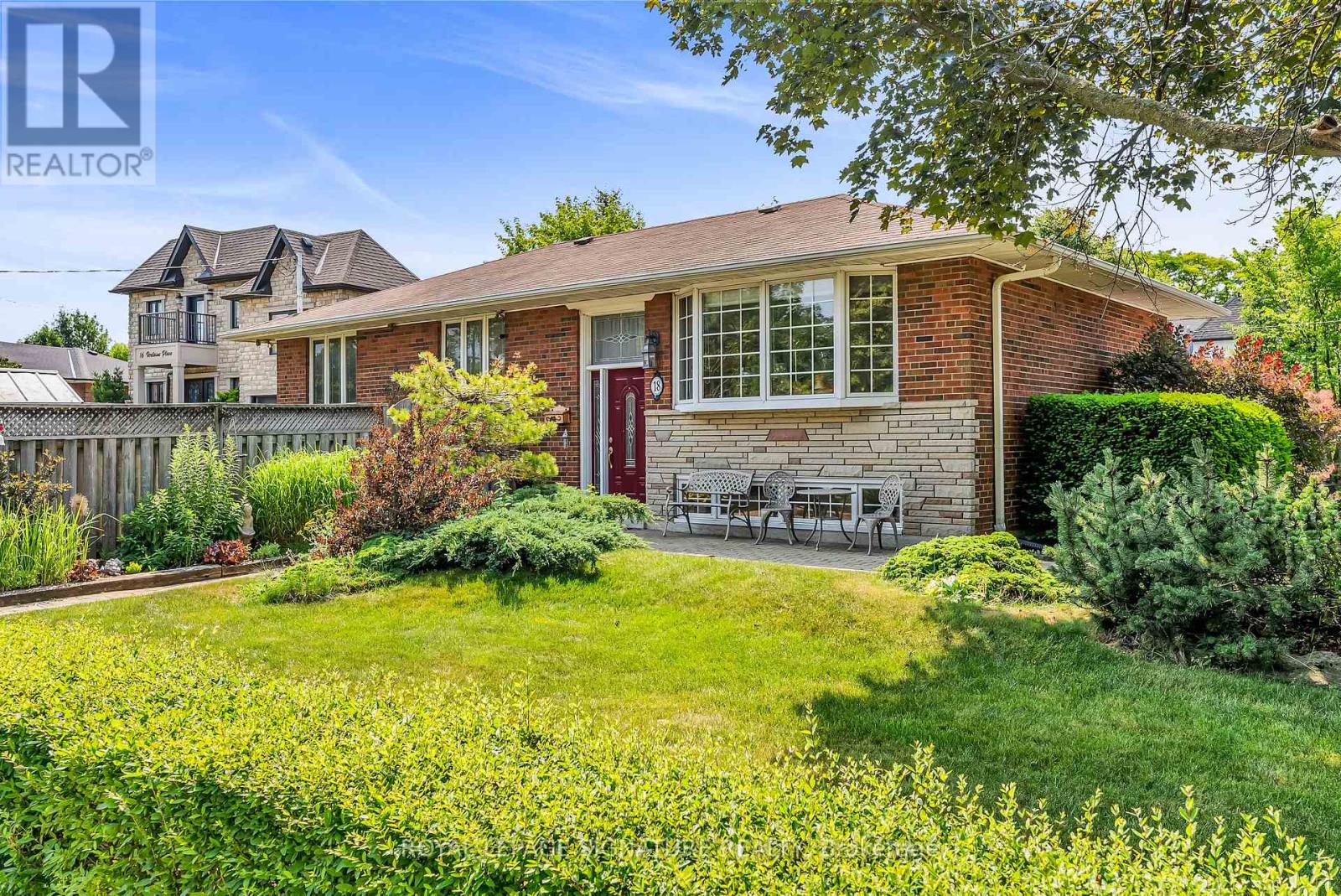 Detached at 18 VERLAINE PLACE, Toronto