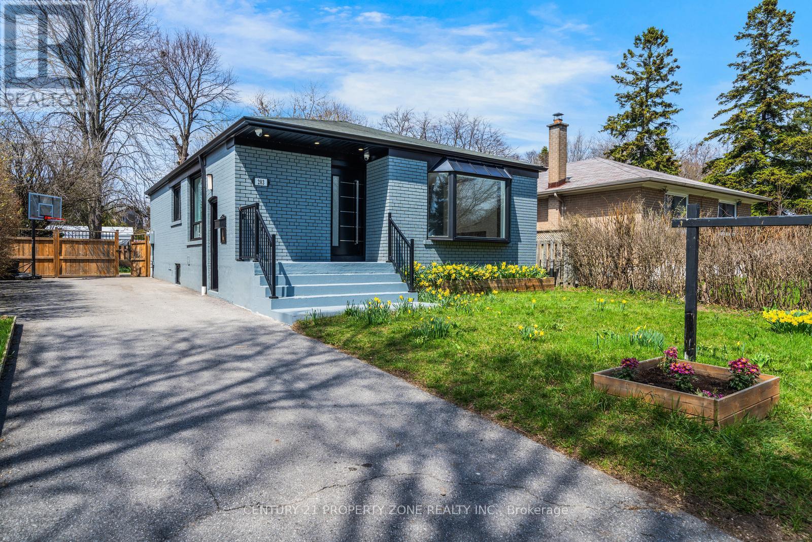 Detached at 203 TOYNBEE TRAIL, Toronto