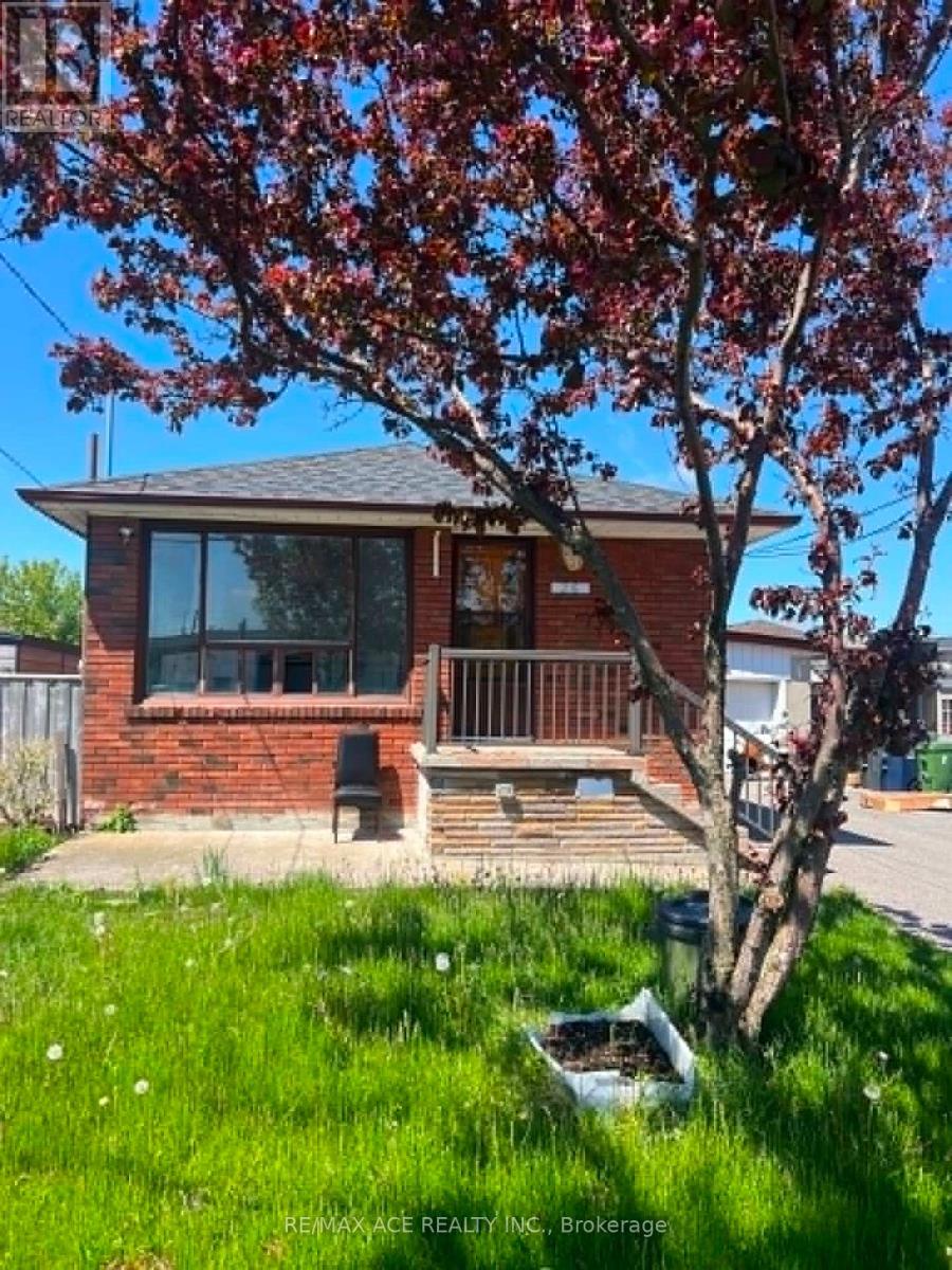 Detached at BSMT - 26 GRANGER AVENUE, Toronto (Kennedy Park)