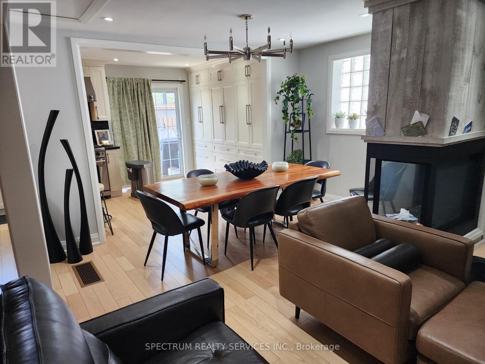 Detached at 8 MUNFORD CRESCENT, Toronto