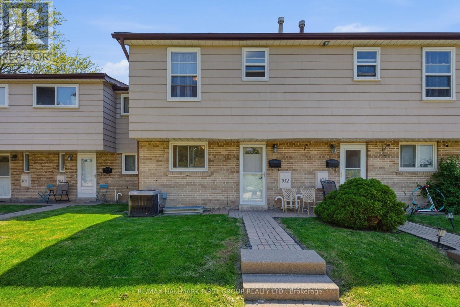 Townhouse at 102 - 925 BAYLY STREET, Pickering (West Shore)