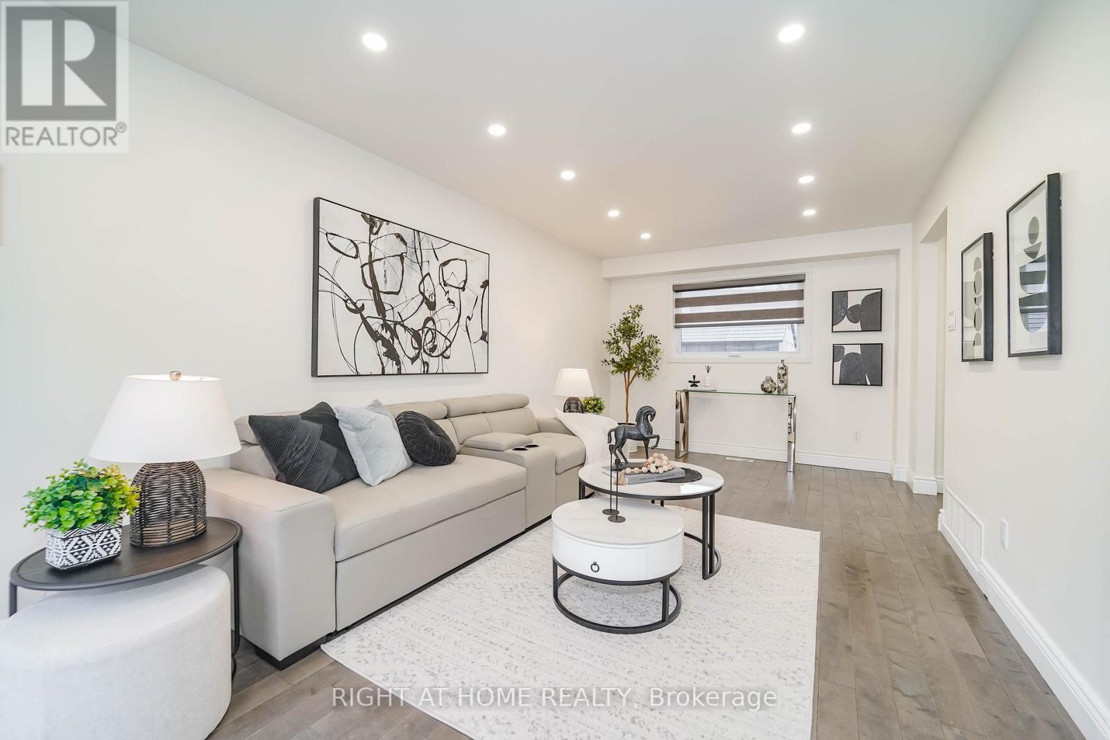 Detached at 35 TILLBROOK COURT, Toronto