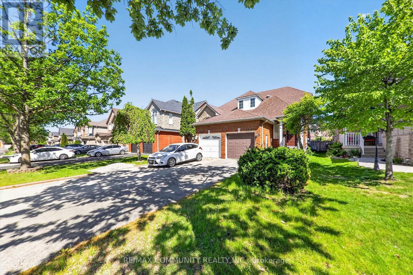 Semi-Detached/Link at 1645 AUTUMN CRESCENT, Pickering
