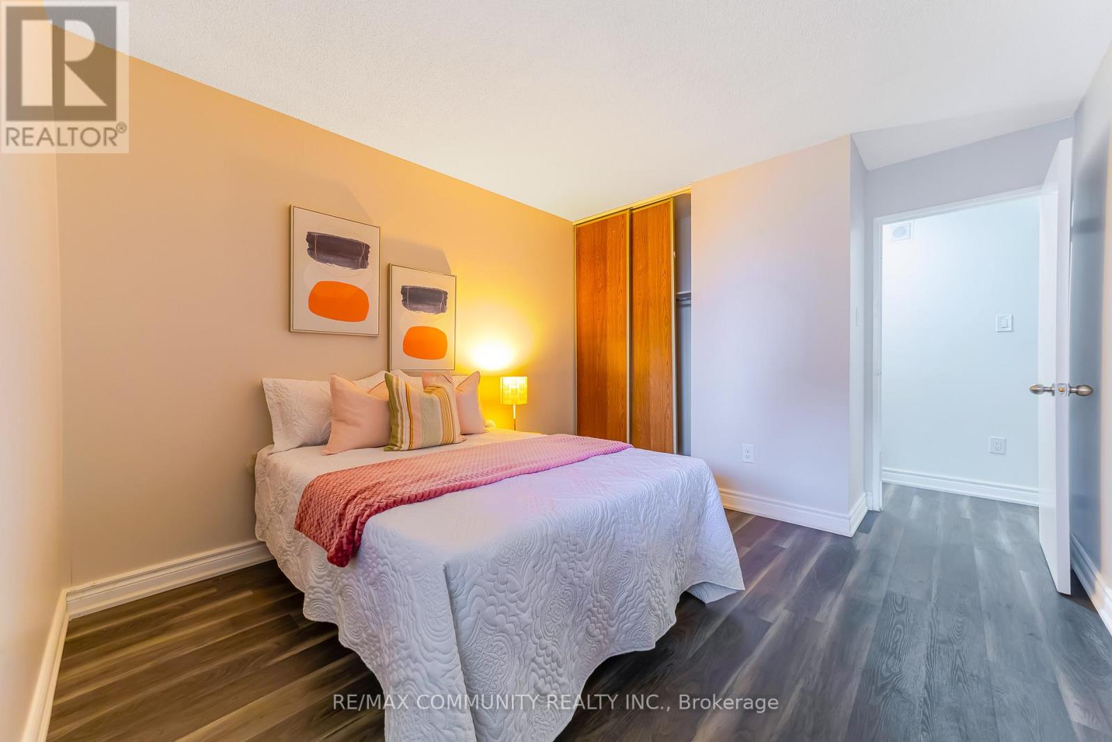 Apartment at 511 - 3380 EGLINTON AVENUE E, Toronto