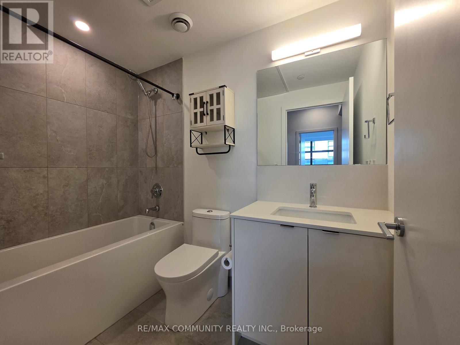 Townhouse at 164 - 1610 CHARLES STREET, Whitby