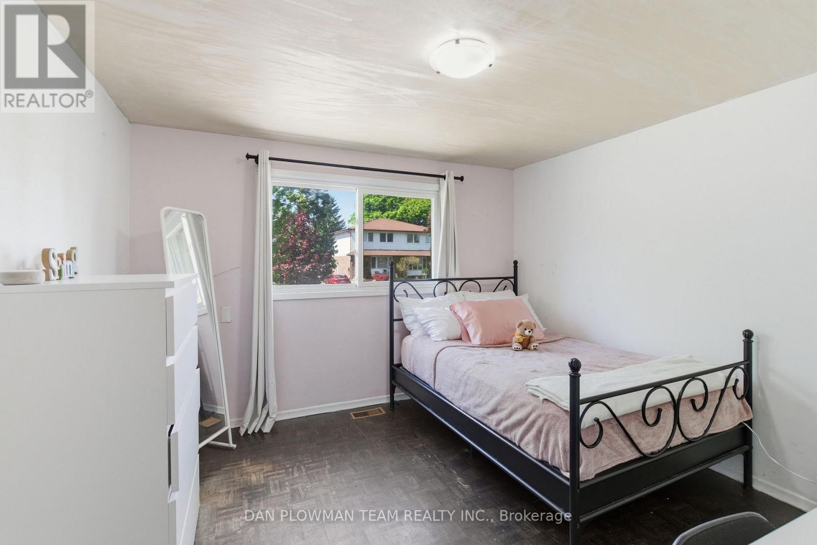 Semi-Detached/Link at 653 BERWICK CRESCENT, Oshawa