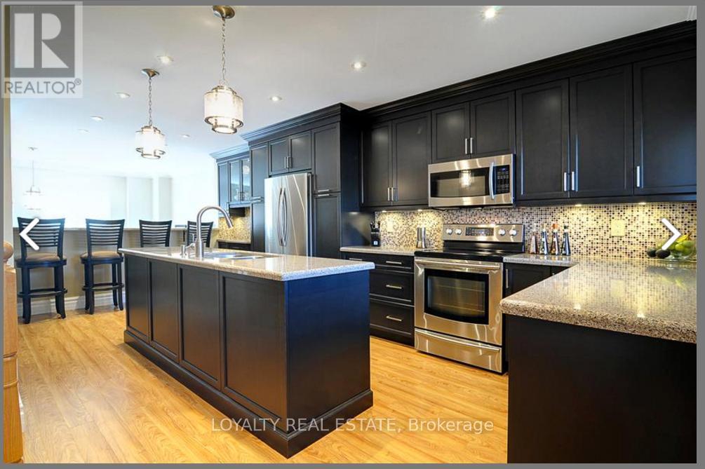 Townhouse at 33 SPRUCEDALE WAY, Whitby