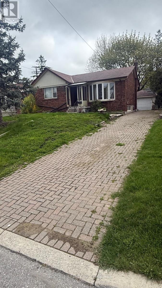 Detached at 27 IVORDALE CRESCENT, Toronto