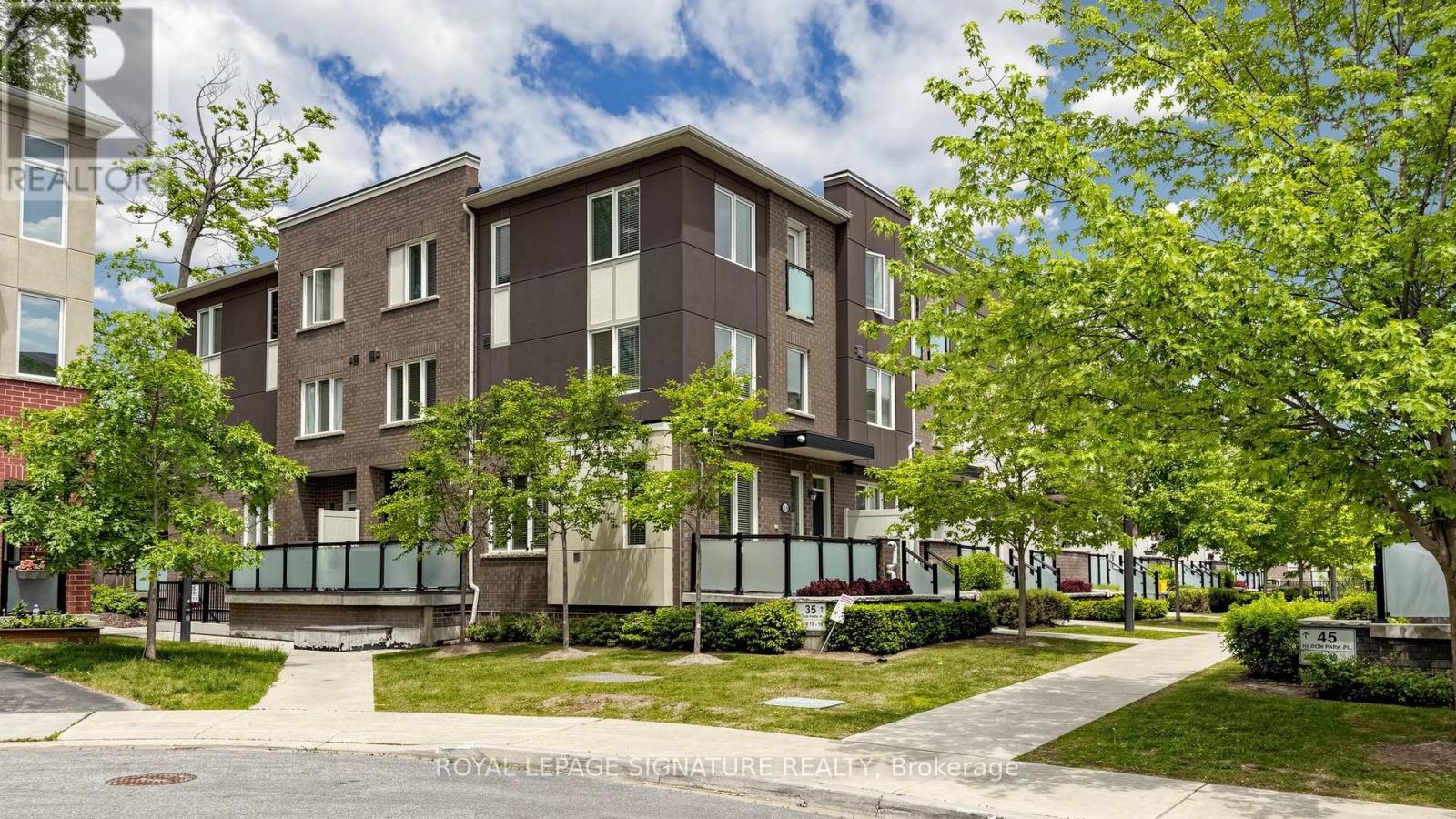 Townhouse at 10 - 35 HERON PARK PLACE, Toronto (West Hill)
