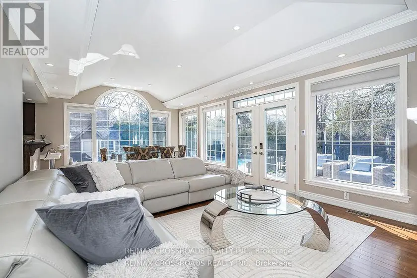 Detached at 3 WYTHENSHAWE WOOD, Toronto