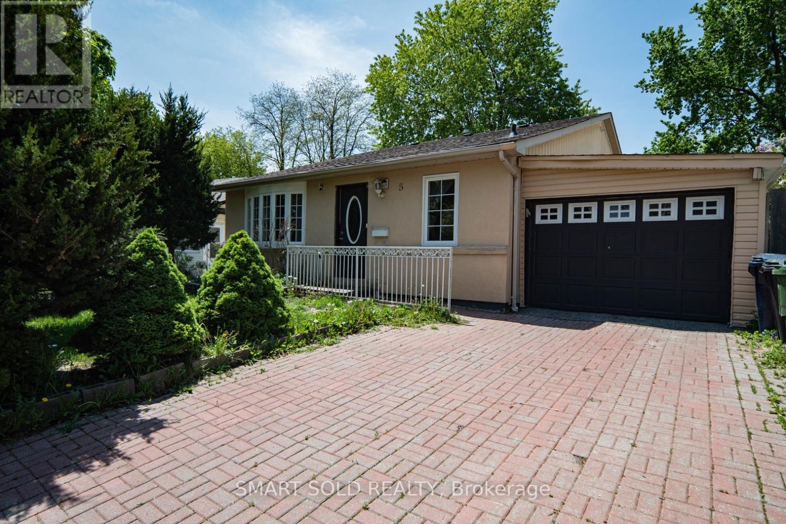 Detached at 5 HORSELEY HILL DRIVE E, Toronto