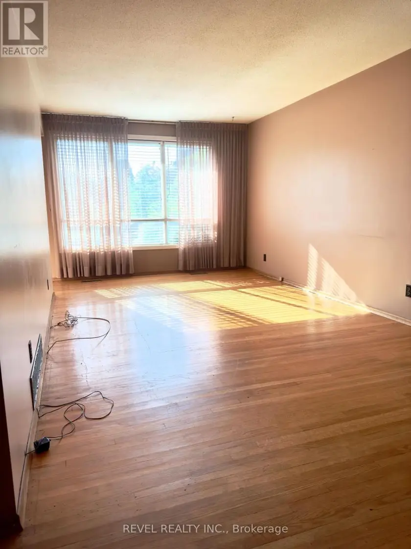 Semi-Detached/Link at 869 DOUGLAS AVENUE, Pickering