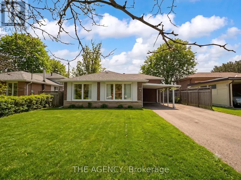 Detached at 54 MANORGLEN CRESCENT, Toronto