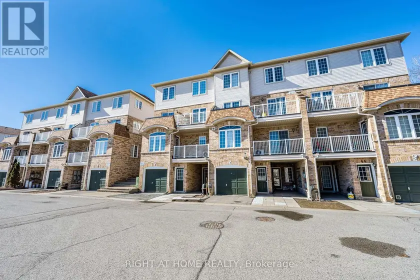 Townhouse at 40 - 200 MCLEVIN AVENUE, Toronto
