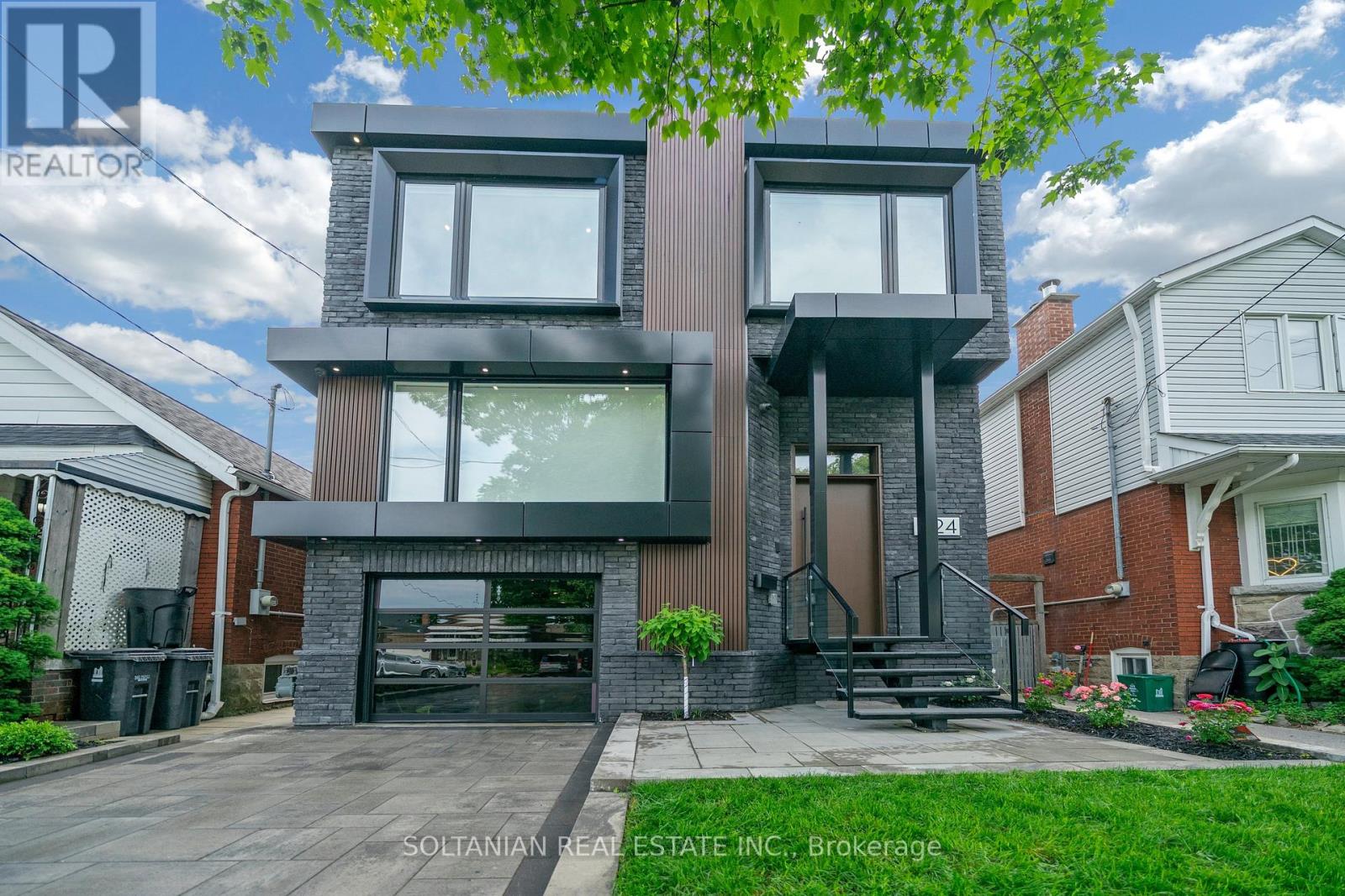 Detached at 24 FAIRSIDE AVENUE, Toronto (Danforth Village-East York)