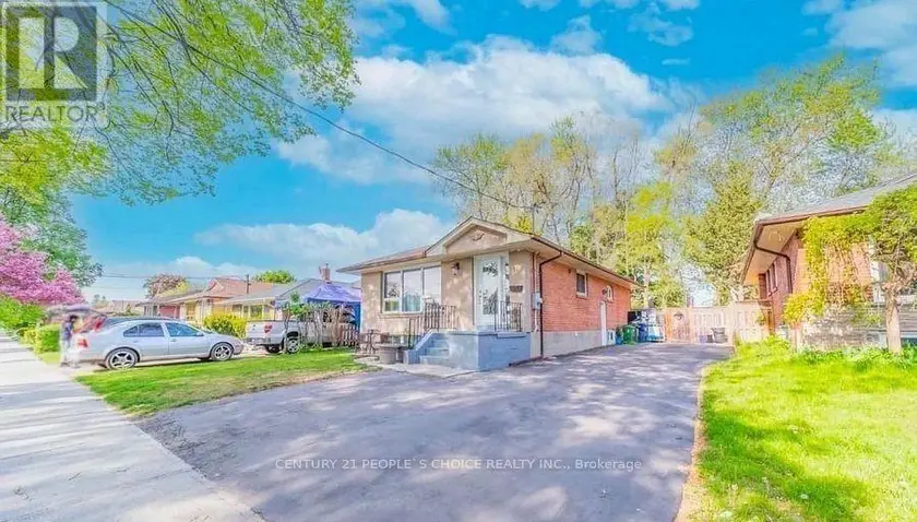 Detached at BSMT - 11 ABBEVILLE ROAD, Toronto (Woburn)