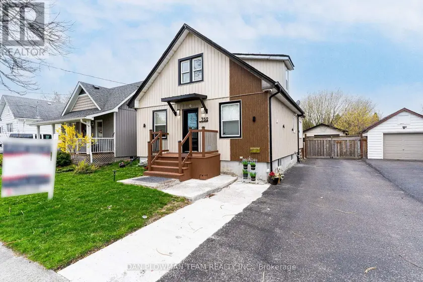 Detached at 752 DOUGLAS STREET, Oshawa