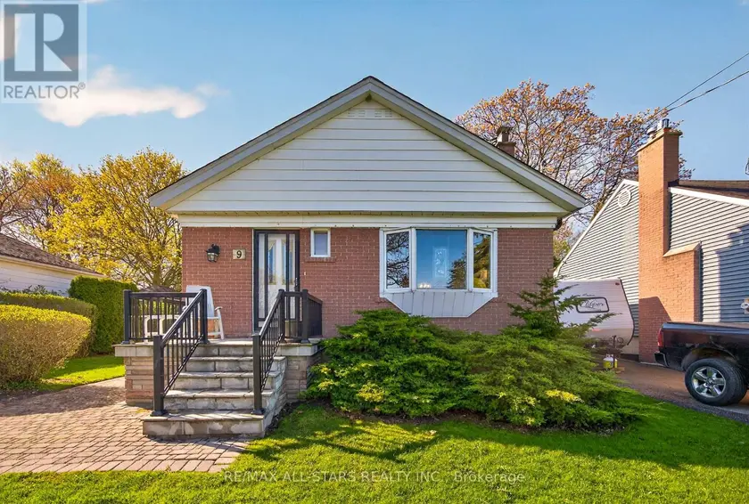 Detached at 9 MARTINDALE ROAD, Toronto