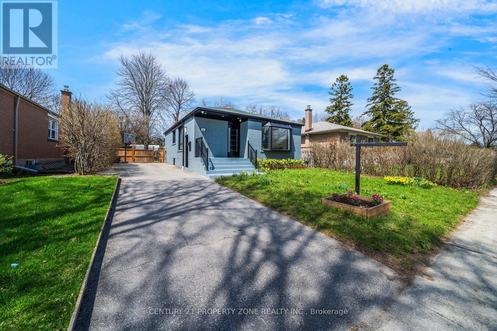 Detached at 203 TOYNBEE TRAIL, Toronto