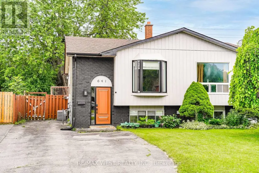 Semi-Detached/Link at 641 DEAUVILLE COURT, Oshawa