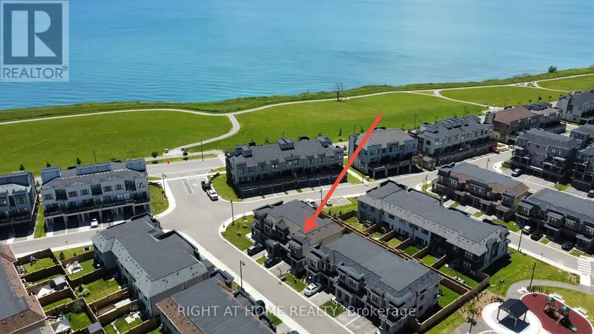 Townhouse at 30 CASPIAN SQUARE, Clarington