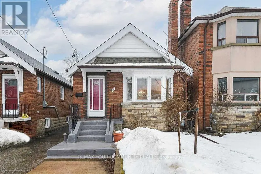 Detached at 26 ELMSDALE ROAD W, Toronto