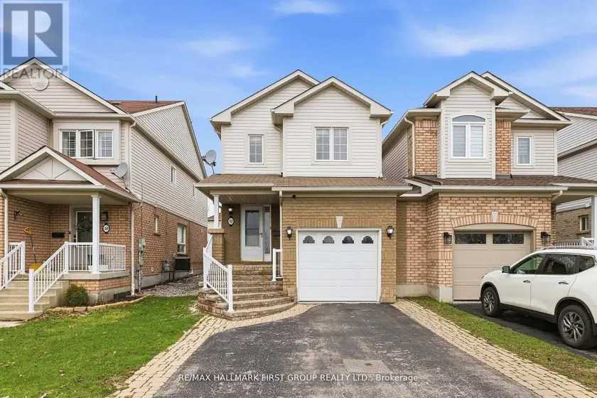 Semi-Detached/Link at 32 SAMANDRIA AVENUE, Whitby