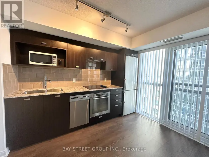 Apartment at 2217 - 275 VILLAGE GREEN SQUARE, Toronto