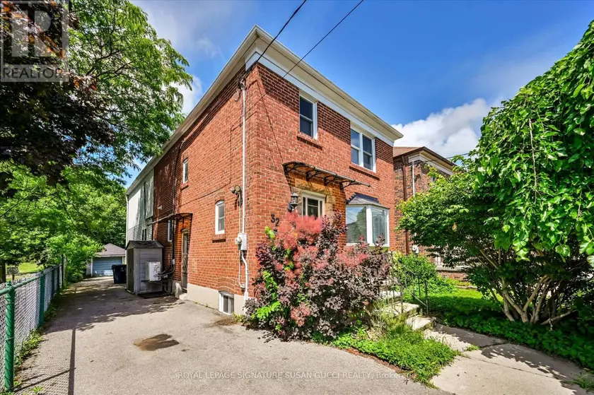 Detached at MAIN - 32 MARILYN CRESCENT, Toronto