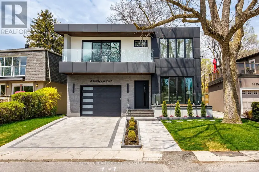 Detached at 4 DRAKE CRESCENT, Toronto