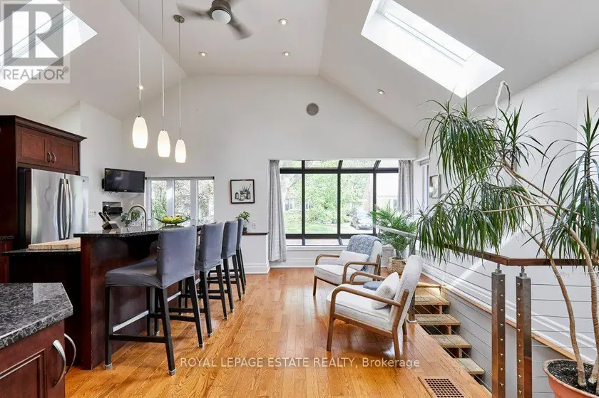 Detached at 10 QUEENSGROVE ROAD, Toronto