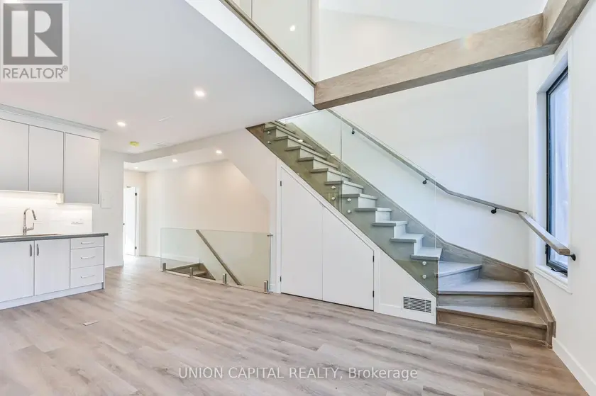 Multiplex at 2 - 180 BROADVIEW AVENUE, Toronto