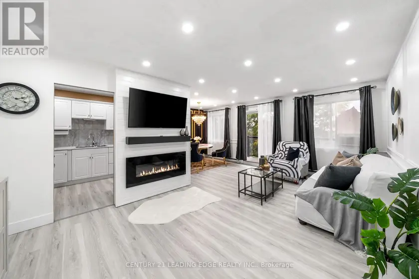 Apartment at 502 - 131 TAUNTON ROAD E, Oshawa