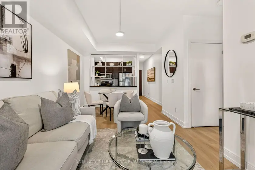 Apartment at 519 - 135 VILLAGE GREEN SQUARE, Toronto
