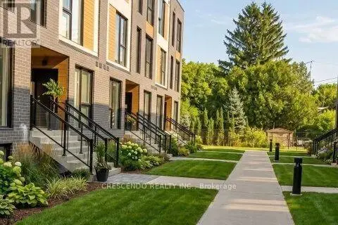 Townhouse at 8 - 176 CLONMORE DRIVE, Toronto (Birchcliffe-Cliffside)