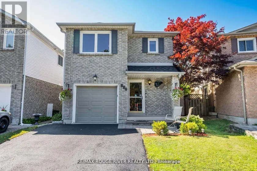 Semi-Detached/Link at 880 CASTLEGROVE AVENUE, Oshawa