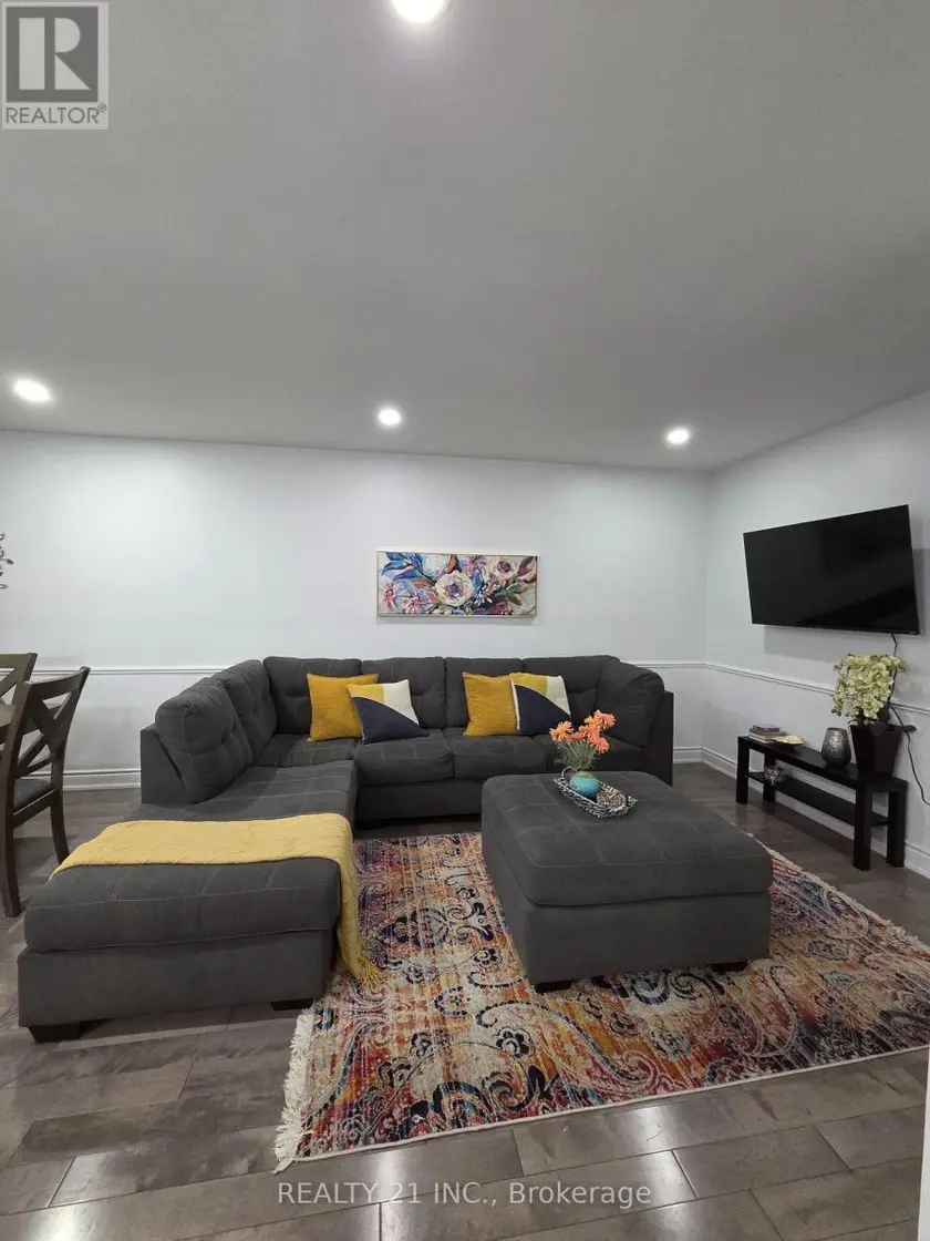 Semi-Detached/Link at UPPER - 32 LIONHEAD TRAIL, Toronto