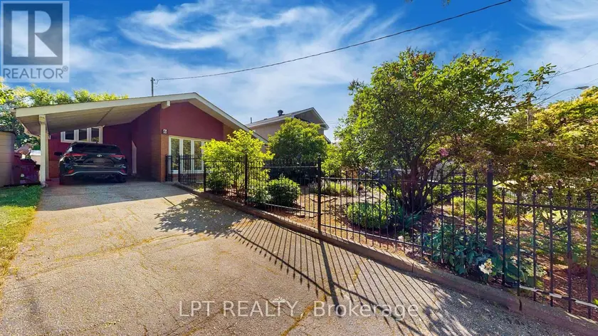 Detached at 6 ABBOTTSWOOD ROAD, Toronto
