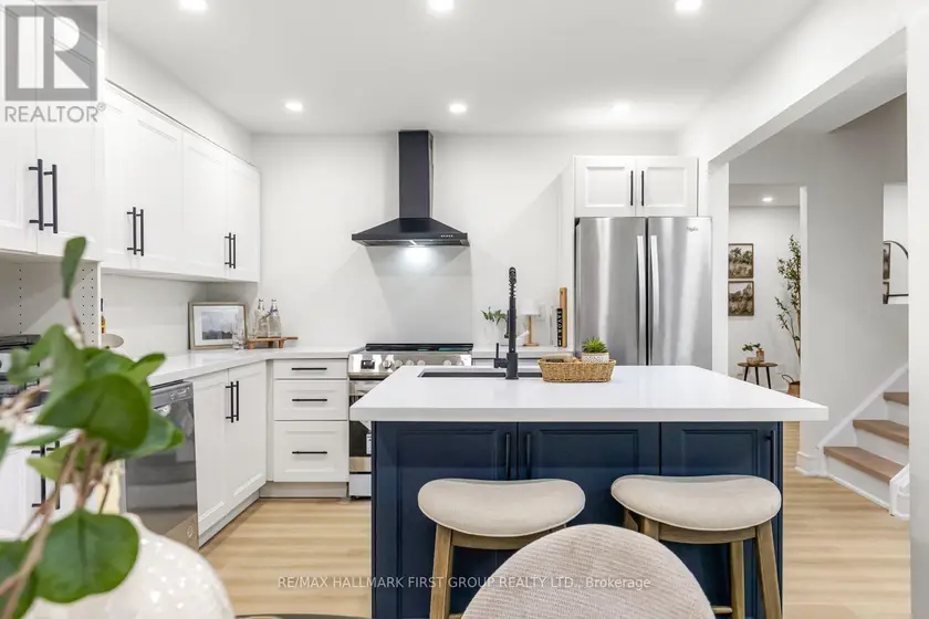 Townhouse at 75 - 270 TIMBERBANK BOULEVARD, Toronto