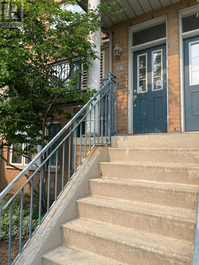 Townhouse at 20 - 117 OMNI DRIVE, Toronto