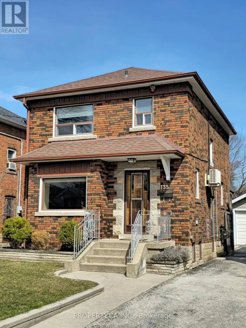 Detached at 135 CADORNA AVENUE, Toronto