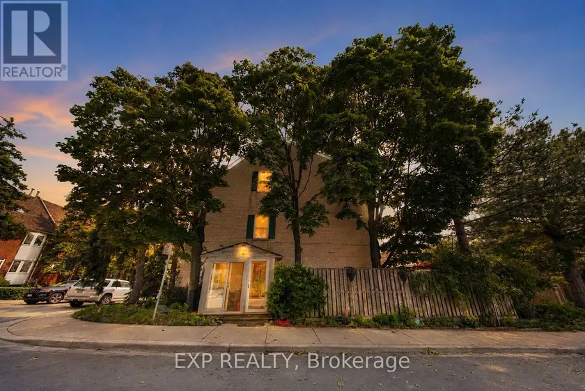 Semi-Detached/Link at 1 QUARRY COURT, Toronto